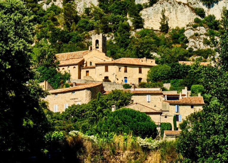 Village de Séguret dans le Vaucluse près du Mont Ventoux, l’un des plus beaux villages de Provence